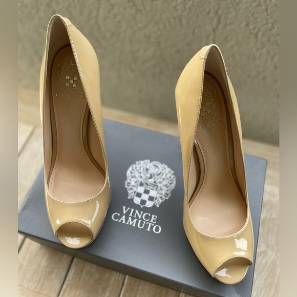 Vince Camuto LORIM Nude peep toe platform heels. Soft patent leather. New in box - Picture 8 of 10